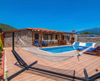 Çocuk Havuzlu Villa